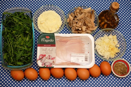 Ingrediente pentru frittata cu pui, rucola si ciuperci