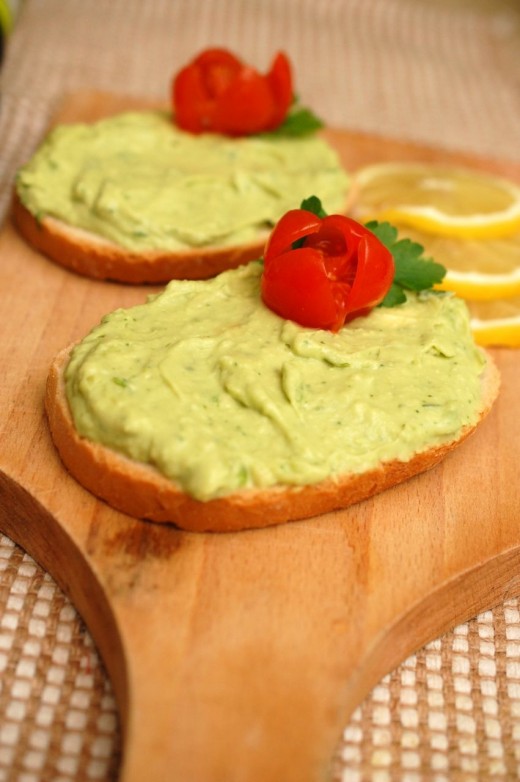 Pasta de avocado cu ulei de masline