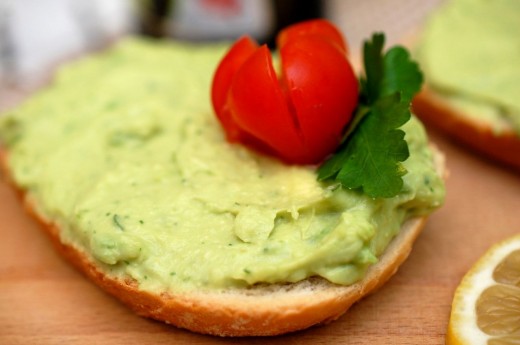 Pasta de avocado cu ulei de masline