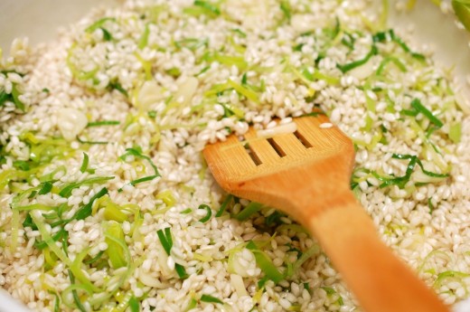 Preparare risotto cu fructe de mare