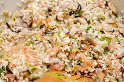 Preparare risotto cu fructe de mare