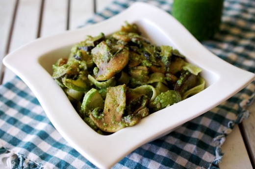 Tagliatelle cu pesto de leurda si legume