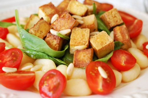 Salata de spanac, gnocchi si tofu