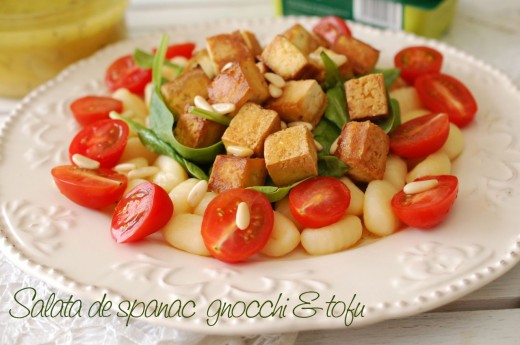 Salata de spanac, gnocchi si tofu