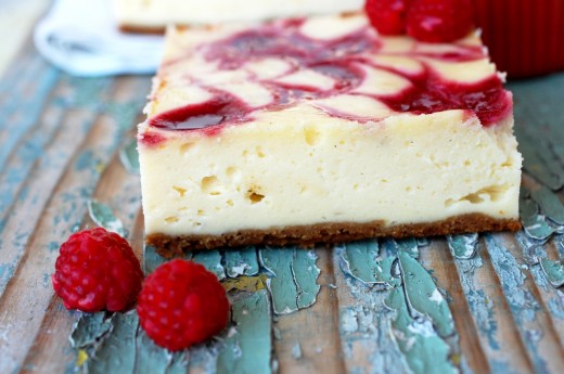 cheesecake marmorat cu sos de zmeura raspberry swirl cheescake