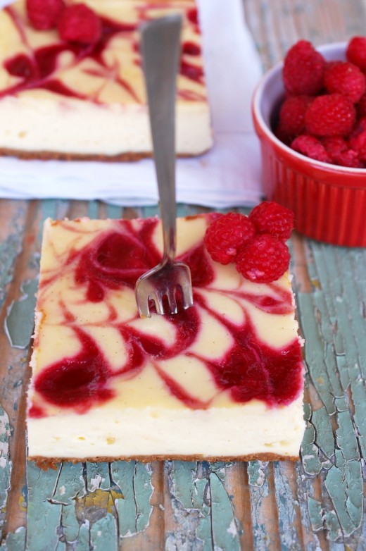 cheesecake marmorat cu sos de zmeura raspberry swirl cheescake