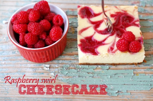 cheesecake marmorat cu sos de zmeura raspberry swirl cheescake