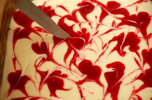 cheesecake marmorat cu sos de zmeura raspberry swirl cheescake