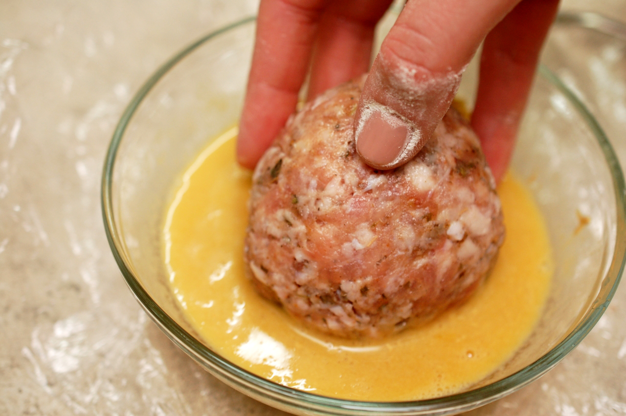 Smash Chapel Overwhelming Scotch eggs - oua invelite in carne tocata - Retete culinare by Teo's Kitchen Smash Chapel Overwhelming Scotch eggs - oua invelite in carne tocata - Retete culinare by Teo's Kitchen