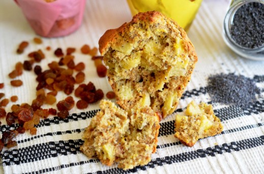 Muffins cu mere, stafide, mac si sofran