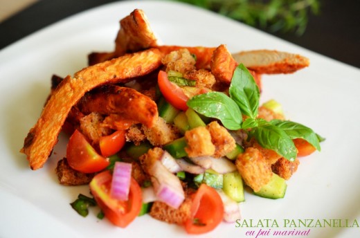 Salata Panzanella cu pui marinat