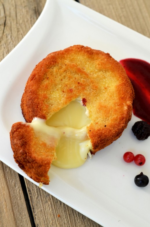 camembert pane cu sos de fructe de padure