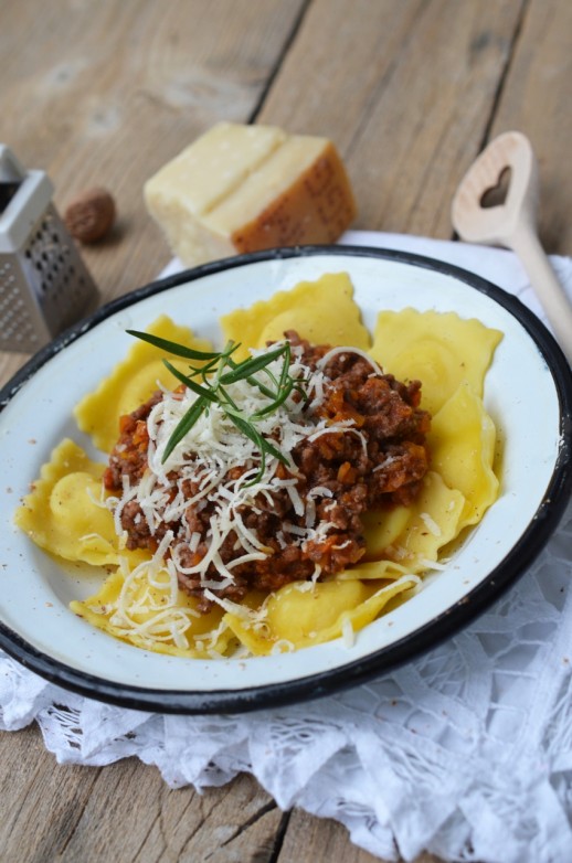 ravioli bolognese