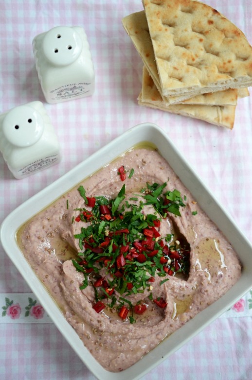 hummus picant cu fasole rosie