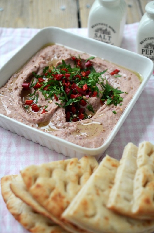 hummus picant cu fasole rosie