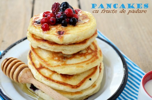 pancakes cu fructe de padure