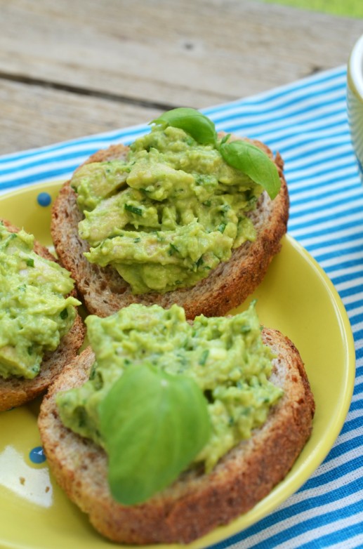 salata de avocado cu pui