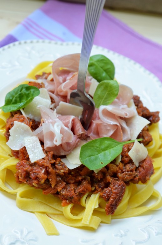 tagliatelle-cu-sos-de-legume-1