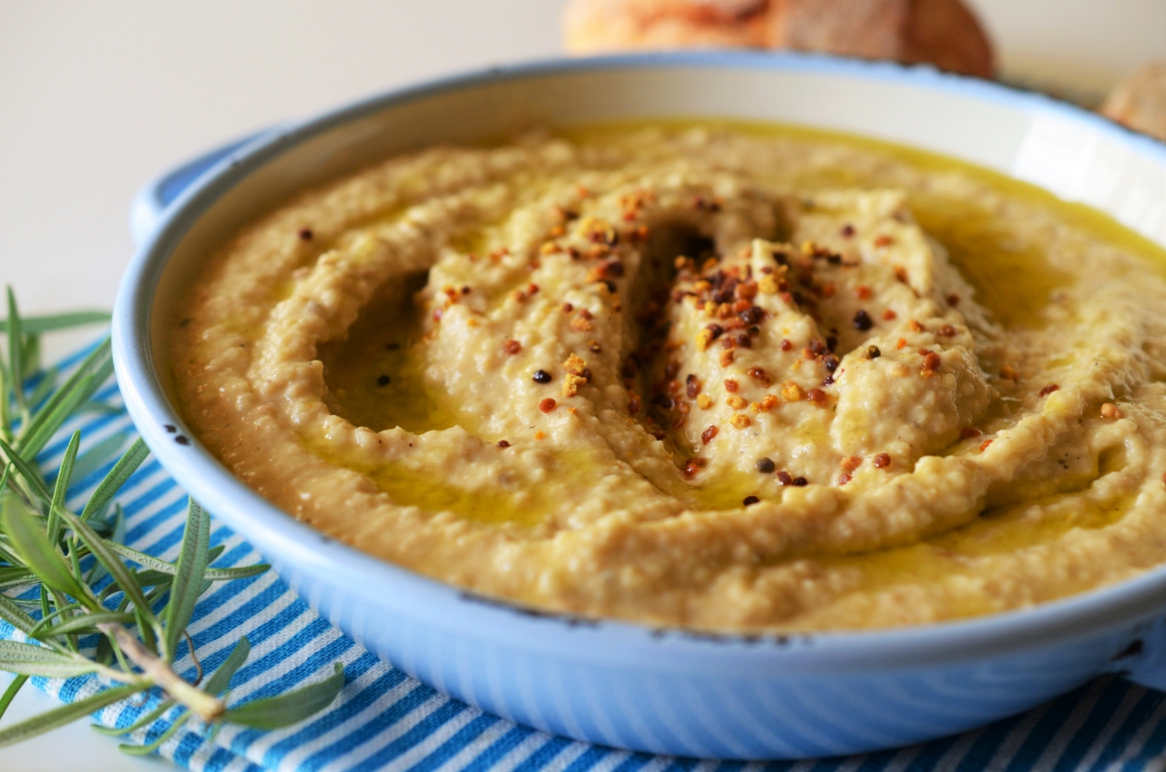 hummus cu vinete coapte