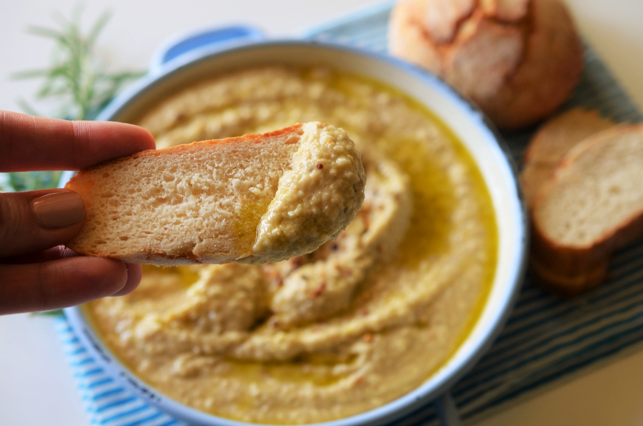 hummus cu vinete coapte