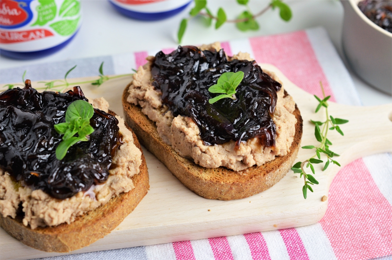 crostini cu pate de curcan