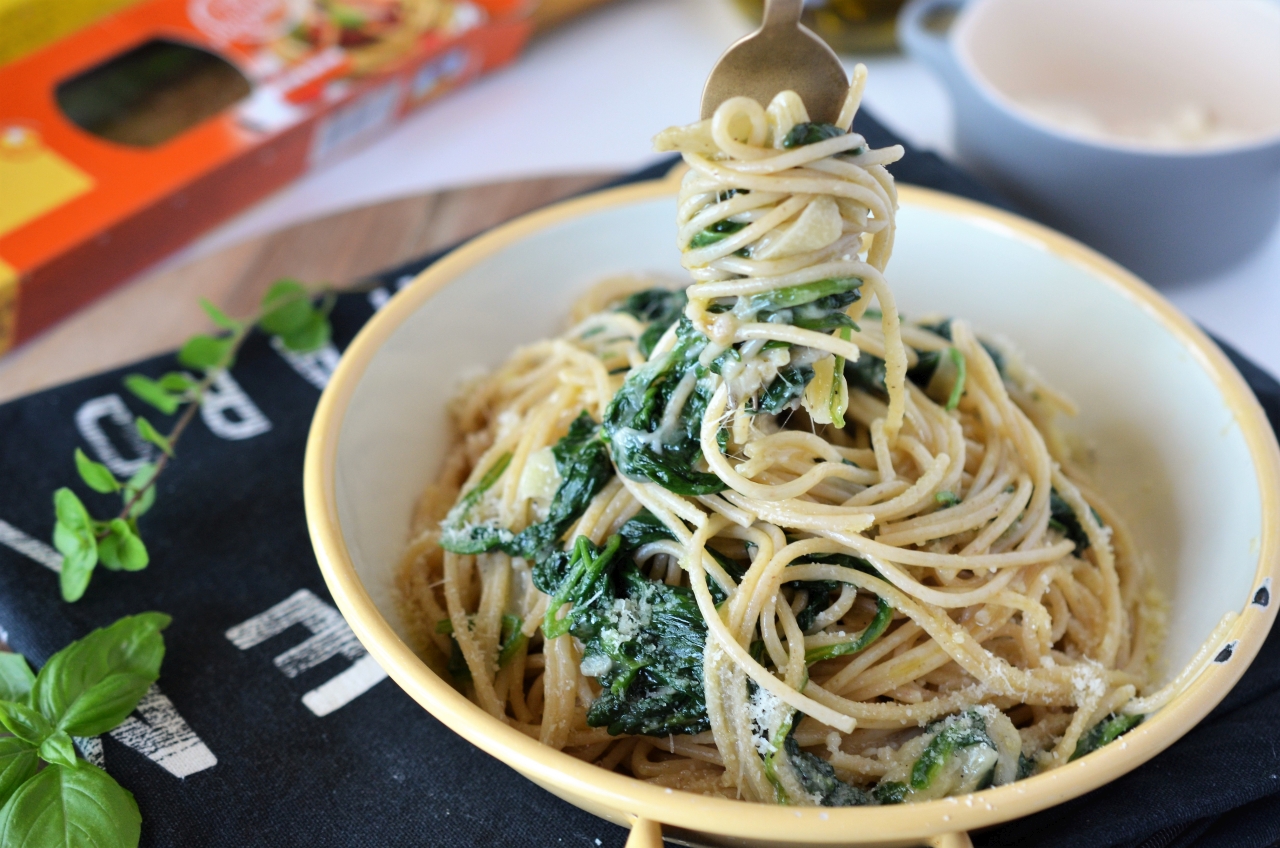 spaghetti rapide cu usturoi si spanac