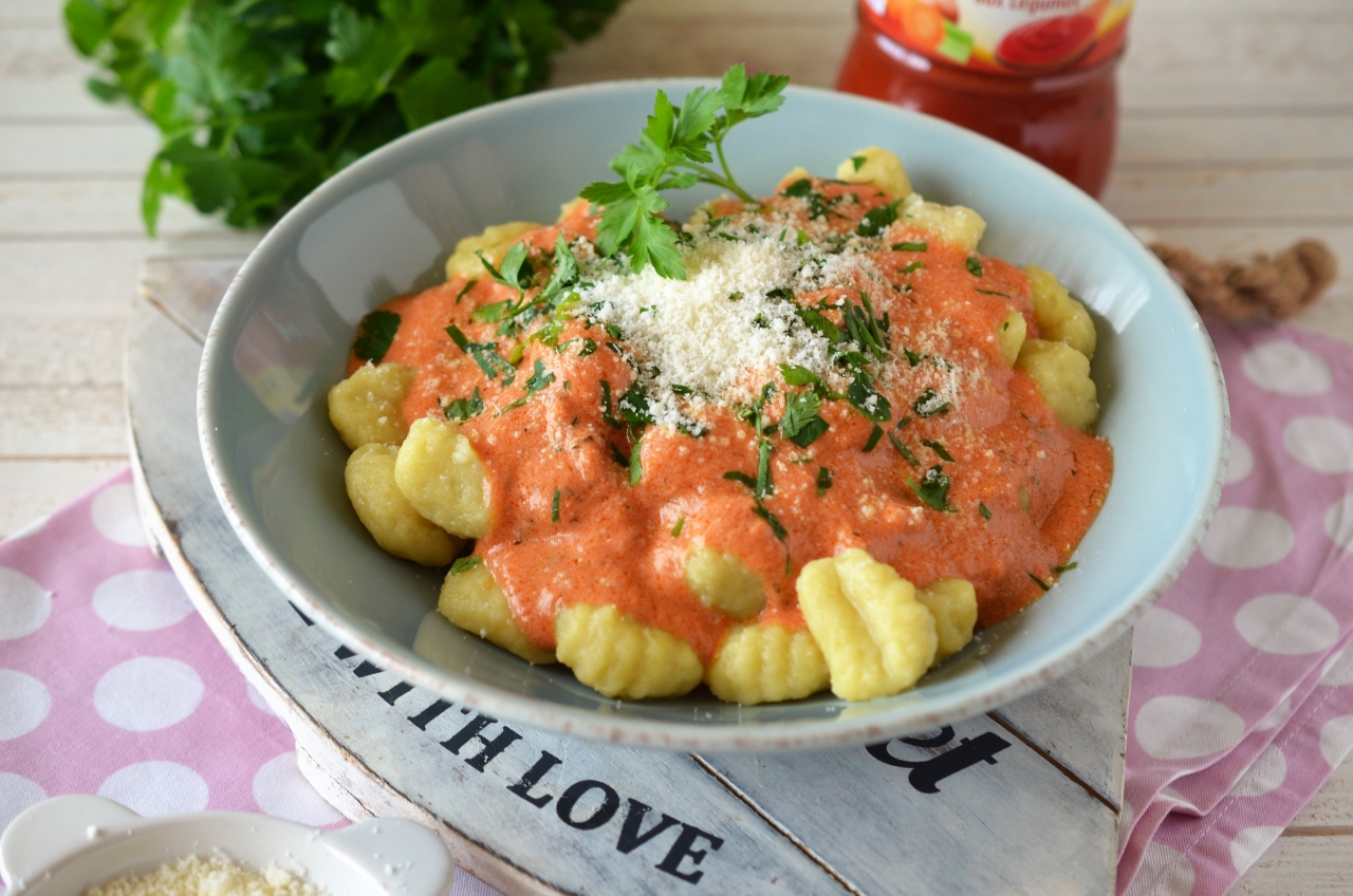 gnocchi cu sos de vodka