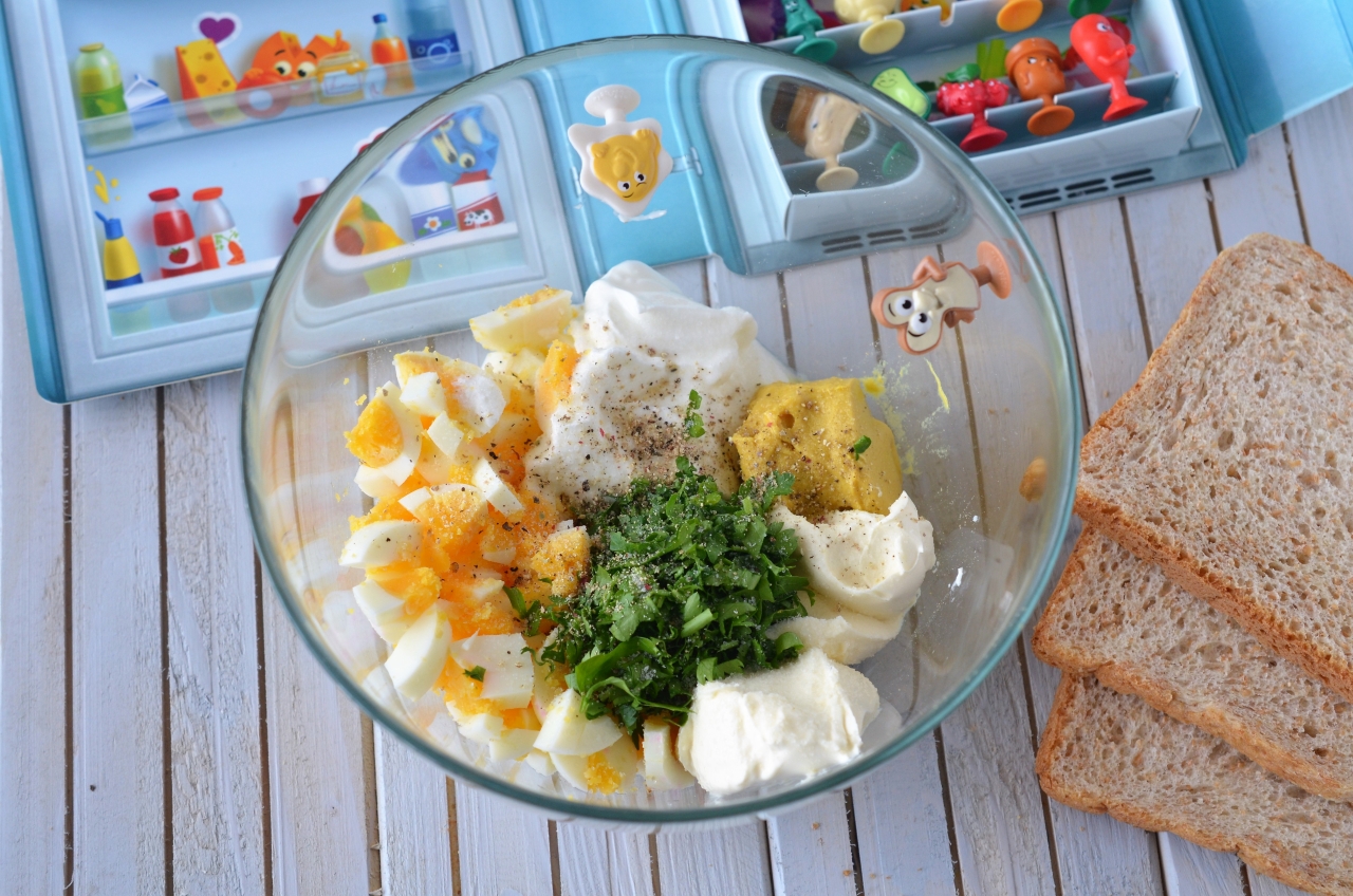 salata de oua cu iaurt