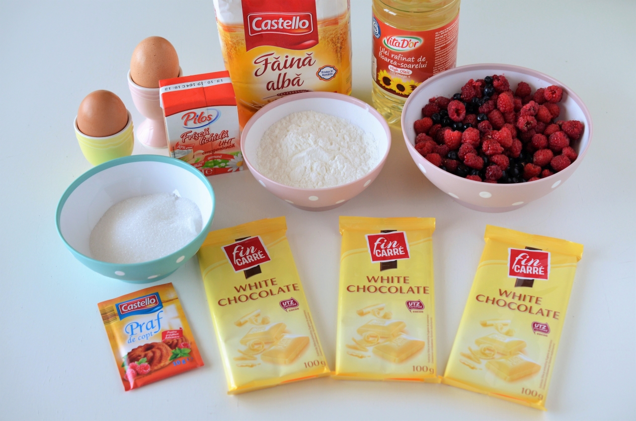 tarta cu fructe si ciocolata alba