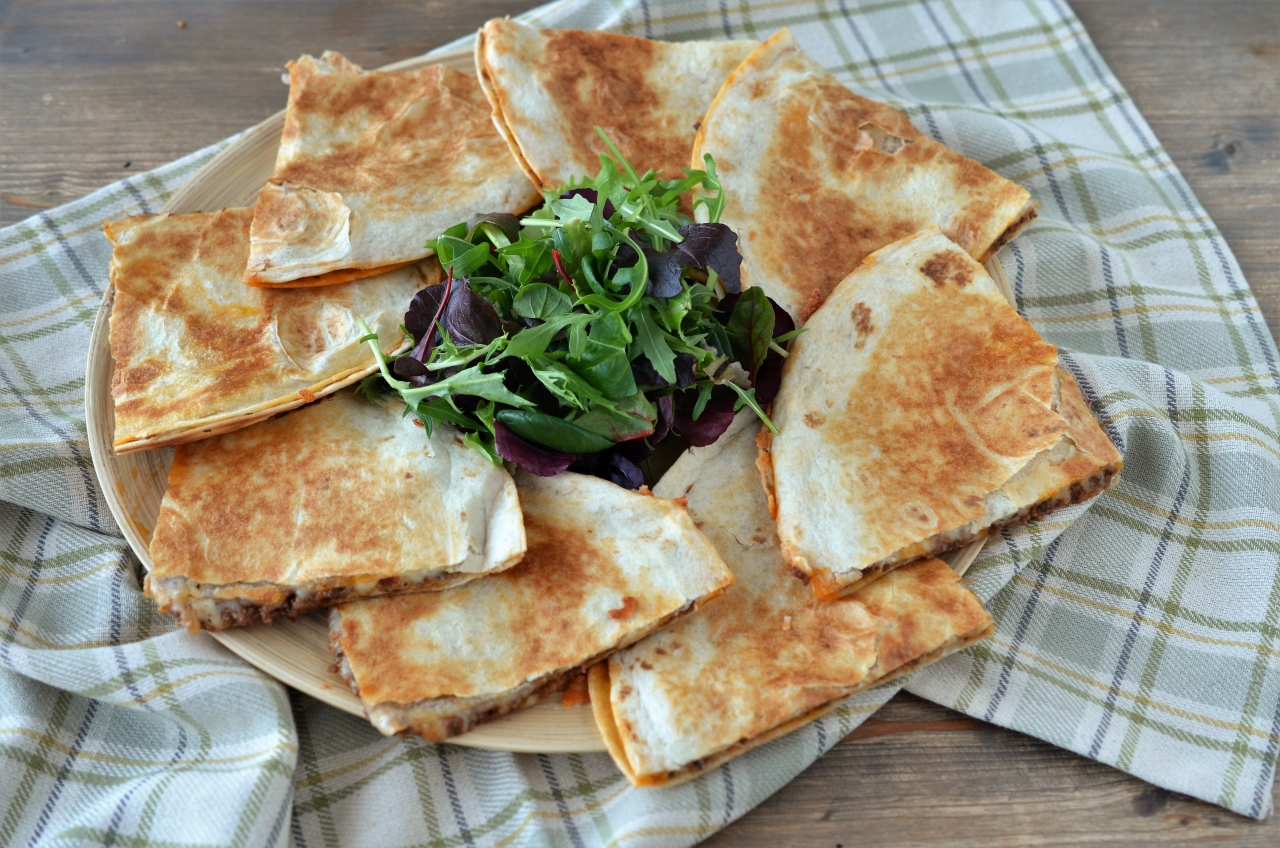 quesadilla cu carne tocata