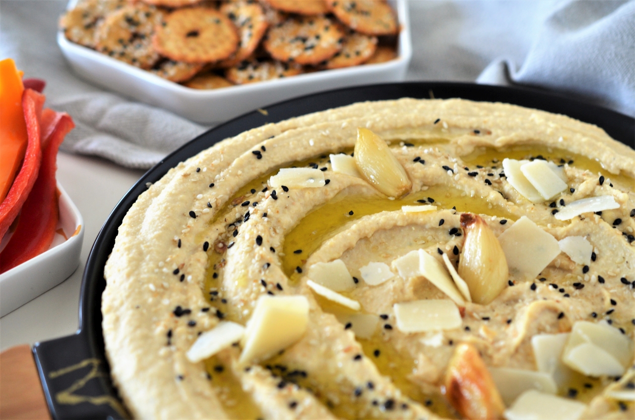 hummus cu usturoi copt si parmesan